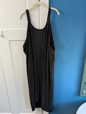 VINTAGE CHIC  Black Plissé Accordion Pleat Midi Dress